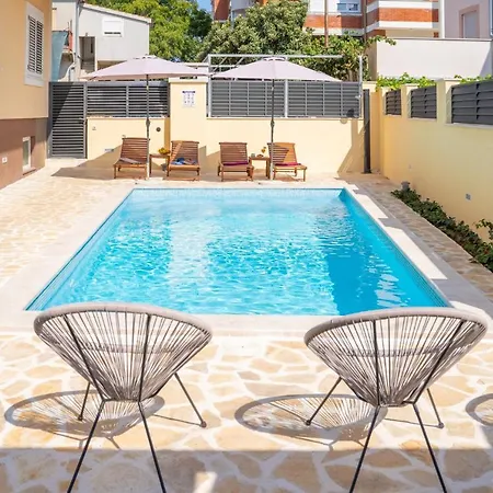 Apartament Dijana *