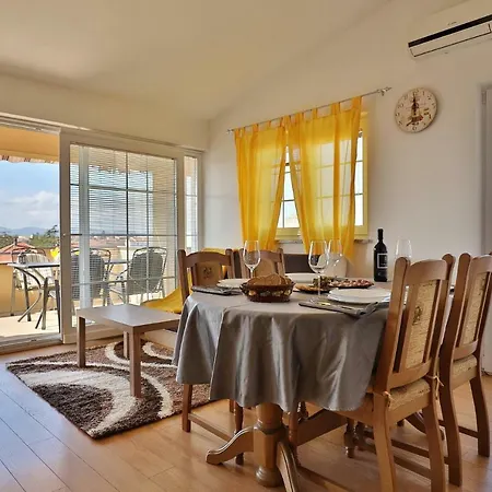 Apartament Dijana *